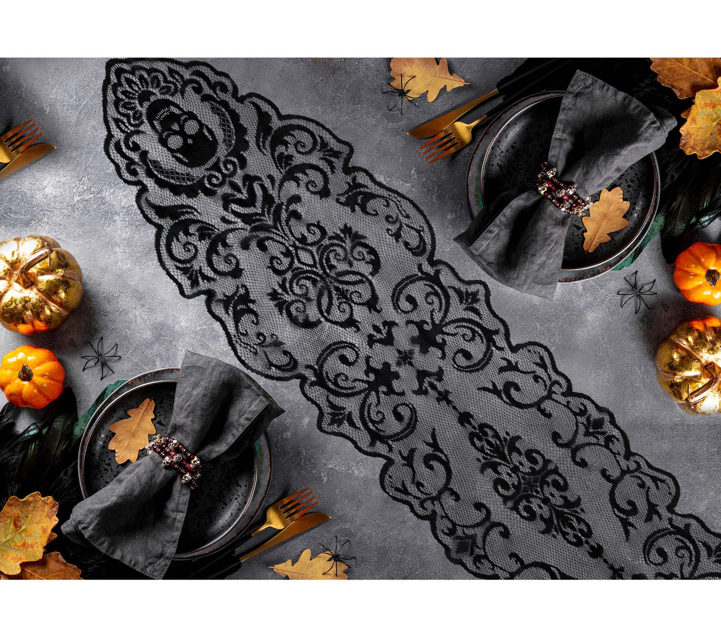 Schwarze Halloween Tischdecke Totenköpfe Spitze – 180x35 cm
